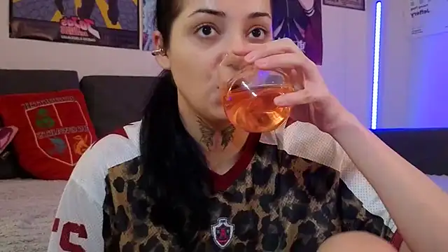 KiraQuinn1 online show from March 11, 6:02 pm