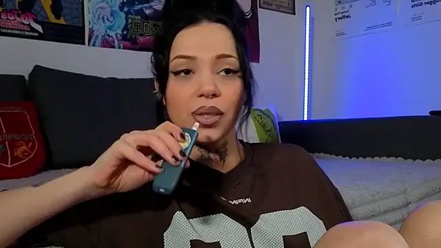 KiraQuinn1 online show from April 13, 3:49 pm