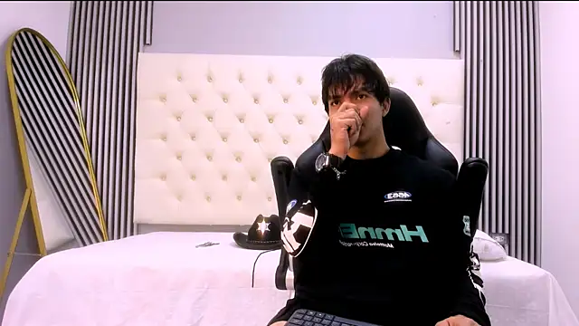 toji luxxer online show from December 5, 3:49 am