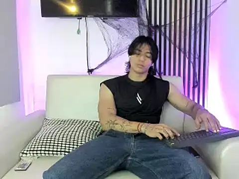 toji luxxer online show from October 26, 8:20 pm