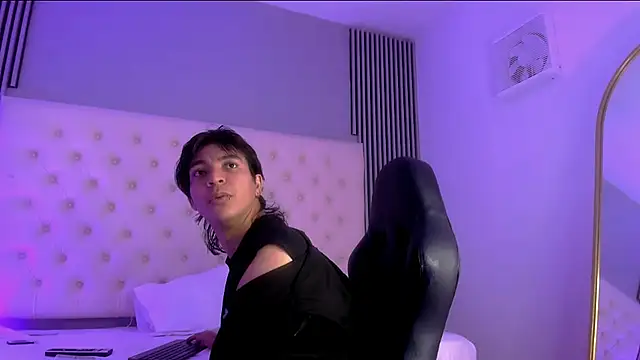 toji luxxer online show from November 13, 8:35 pm