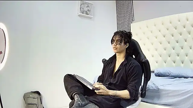 toji luxxer online show from November 2, 2:16 am