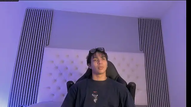 toji luxxer online show from November 24, 2:44 am