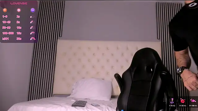 toji luxxer online show from December 2, 2:23 am