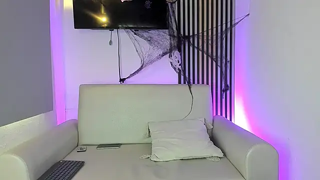 toji luxxer online show from October 25, 8:20 pm