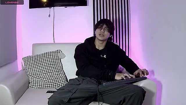 toji luxxer online show from November 6, 12:47 am