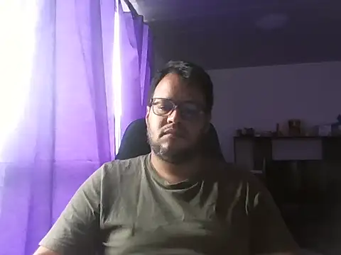 Snapshot of Alpha-Bear chatting on September 25, 6:58 pm Alpha-Bear online show from September 25, 6:58 pm