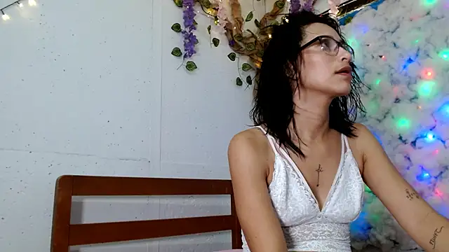 Snapshot of cruellasaludable chatting on September 23, 3:19 pm cruellasaludable online show from September 23, 3:19 pm