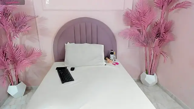 Maddybenson online show from September 25, 3:34 am