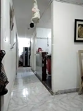 LaraStons online show from September 24, 12:00 pm