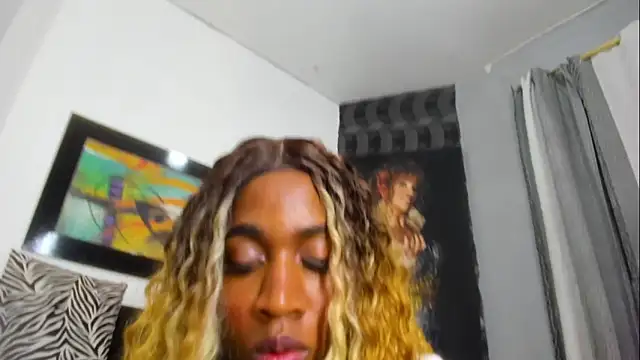 Snapshot of sabrina_xxx11 chatting on October 3, 1:01 pm sabrina xxx11 online show from October 3, 1:01 pm