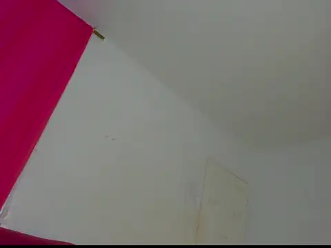 Snapshot of sabrina_xxx11 chatting on November 27, 11:32 am sabrina xxx11 online show from November 27, 11:32 am