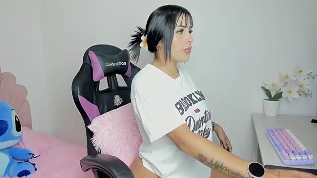 evelynrojas online show from November 25, 12:33 am