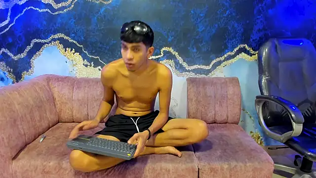 Juicy Creww online show from November 15, 9:24 am