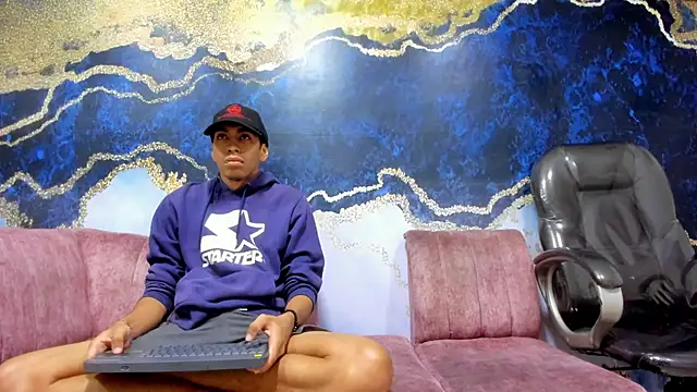 Juicy Creww online show from December 1, 9:32 am