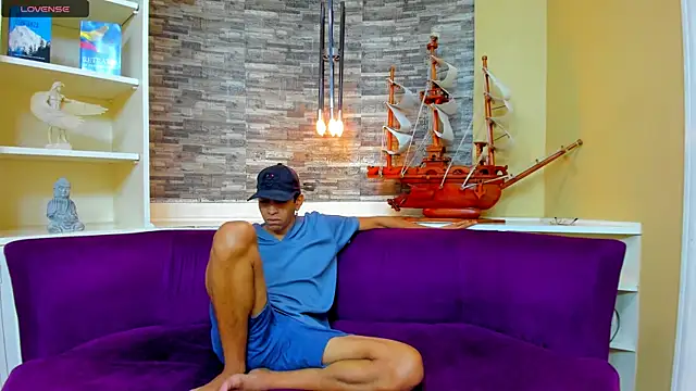 Juicy Creww online show from September 27, 10:10 am