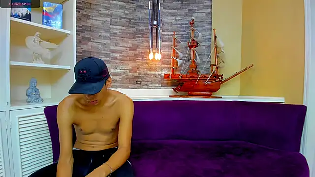 Juicy Creww online show from September 21, 10:20 am