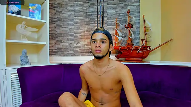 Juicy Creww online show from September 25, 9:59 am