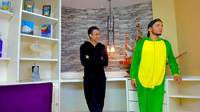 Juicy Creww online show from September 17, 10:28 am