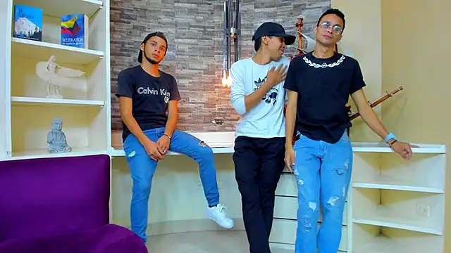 Juicy Creww online show from September 15, 12:27 pm