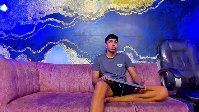 Juicy Creww online show from November 10, 8:52 am