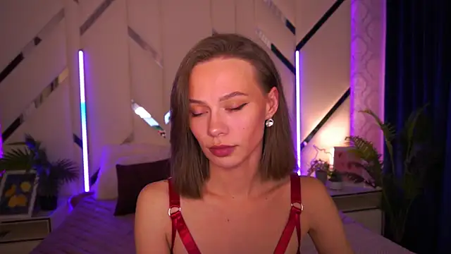 ShyySiren online show from December 18, 2:43 pm