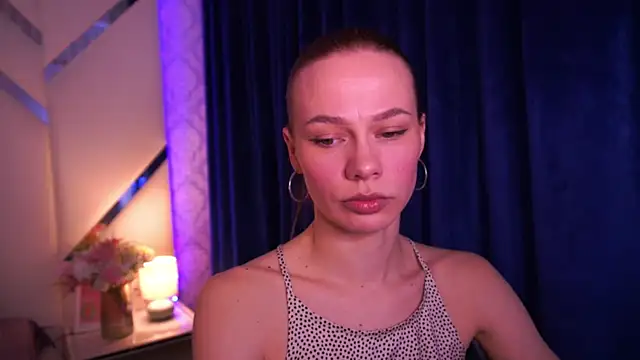 ShyySiren online show from April 9, 1:50 pm