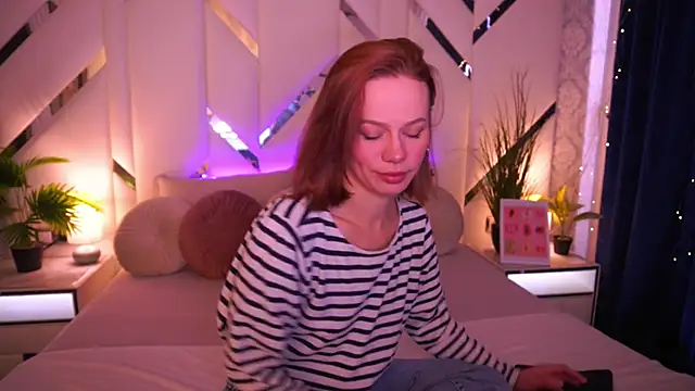 ShyySiren online show from March 10, 2:10 pm