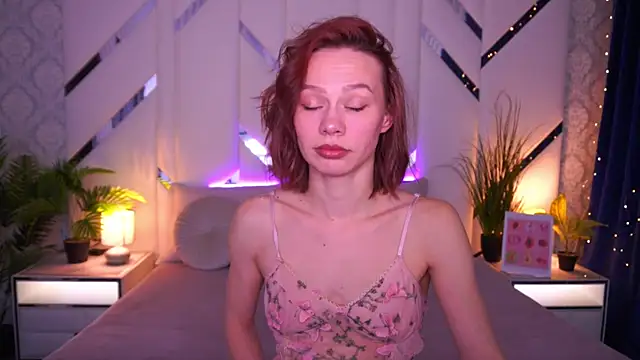 ShyySiren online show from February 12, 3:45 pm