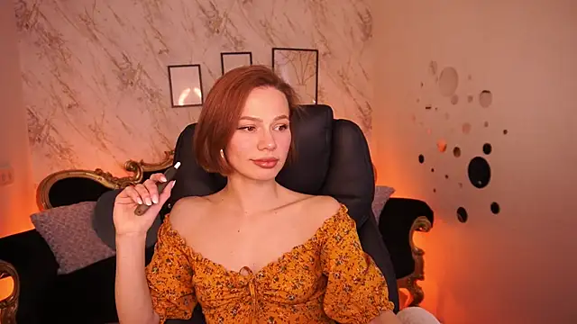 ShyySiren online show from April 28, 5:06 pm