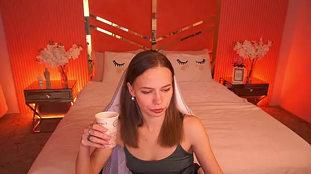 ShyySiren online show from October 12, 7:21 am