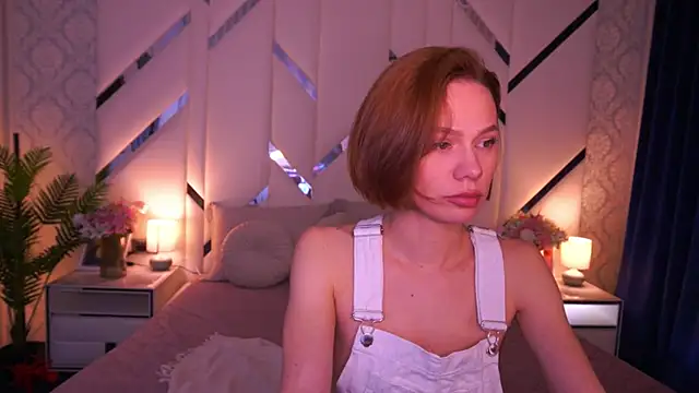 ShyySiren online show from April 23, 3:35 pm