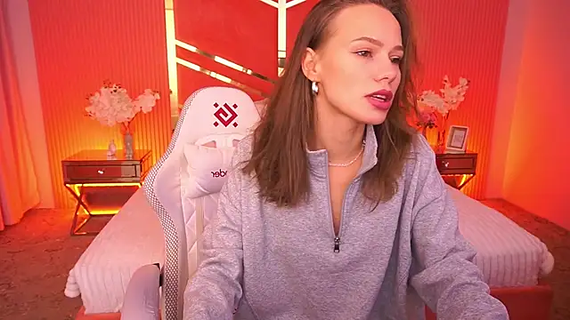 ShyySiren online show from November 15, 8:18 am