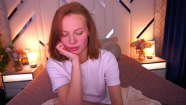 ShyySiren online show from April 1, 1:23 pm