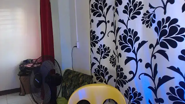 Snapshot of Gayasianzowe chatting on October 28, 3:18 am Gayasianzowe online show from October 28, 3:18 am