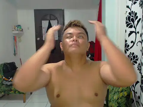 Snapshot of Gayasianzowe chatting on September 28, 12:56 pm Gayasianzowe online show from September 28, 12:56 pm