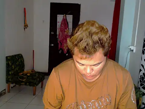 Snapshot of Gayasianzowe chatting on September 26, 10:38 pm Gayasianzowe online show from September 26, 10:38 pm