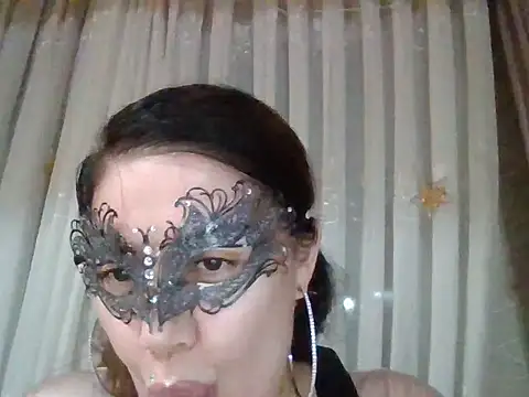 Snapshot of Lomivah chatting on November 8, 5:16 pm Lomivah online show from November 8, 5:16 pm