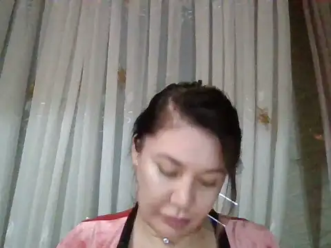 Snapshot of Lomivah chatting on November 7, 6:01 pm Lomivah online show from November 7, 6:01 pm