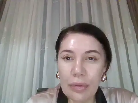 Snapshot of Lomivah chatting on December 16, 7:18 pm Lomivah online show from December 16, 7:18 pm