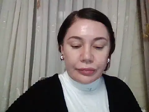 Snapshot of Lomivah chatting on November 26, 4:18 pm Lomivah online show from November 26, 4:18 pm