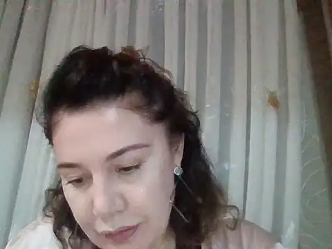 Snapshot of Lomivah chatting on November 6, 4:55 pm Lomivah online show from November 6, 4:55 pm