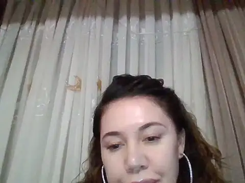 Snapshot of Lomivah chatting on November 3, 2:31 pm Lomivah online show from November 3, 2:31 pm