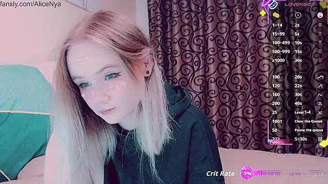 Snapshot of AliceNya_cute chatting on October 19, 3:53 am AliceNya cute online show from October 19, 3:53 am