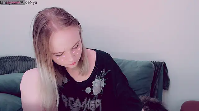 AliceNya cute online show from October 29, 5:06 am