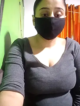 Snapshot of Romantic_couple89 chatting on December 14, 9:26 am Romantic couple89 online show from December 14, 9:26 am