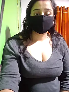 Snapshot of Romantic_couple89 chatting on December 15, 1:44 am Romantic couple89 online show from December 15, 1:44 am