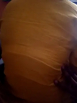 Snapshot of Romantic_couple89 chatting on October 29, 10:47 am Romantic couple89 online show from October 29, 10:47 am