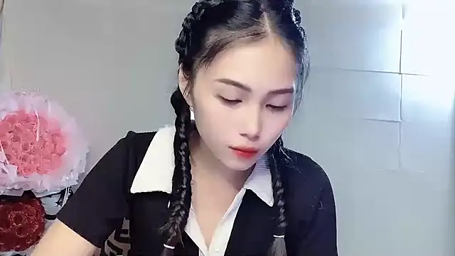 Lyly4757 online show from November 26, 1:33 pm