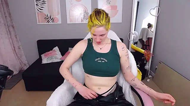 SabrinaRayX online show from April 4, 12:34 pm